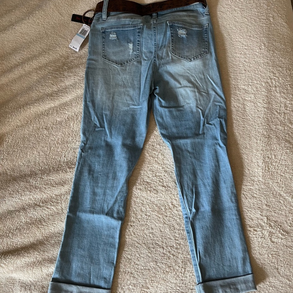 Light Wash Ripped Capri Jeans - Picture 2 of 2
